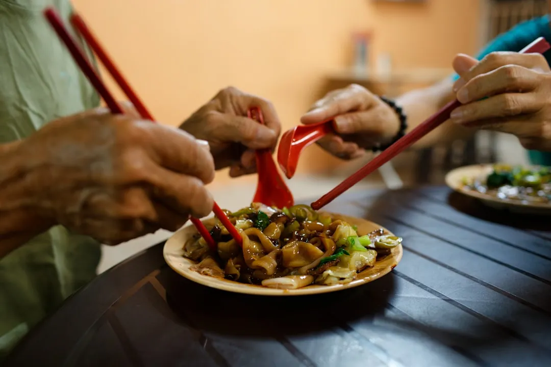 家庭厨房灭蟑饵剂选型指南：胶饵与颗粒剂效果对比分析